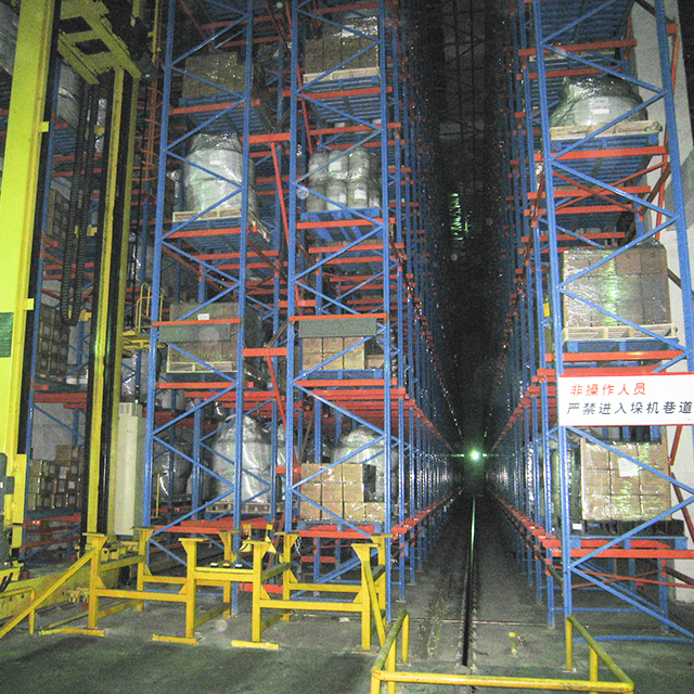 Selektif ASRS Lift Stacker Crane Pallet Warehouse Animasi