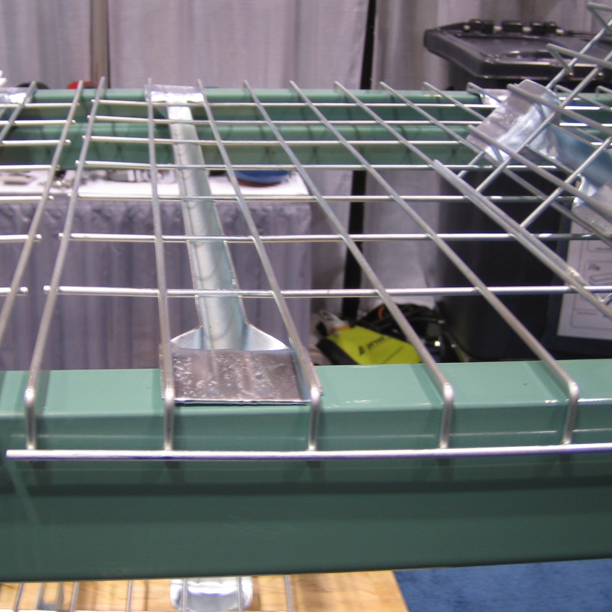 Rak Pallet Baja Tugas Berat dengan Decking Wire Mesh