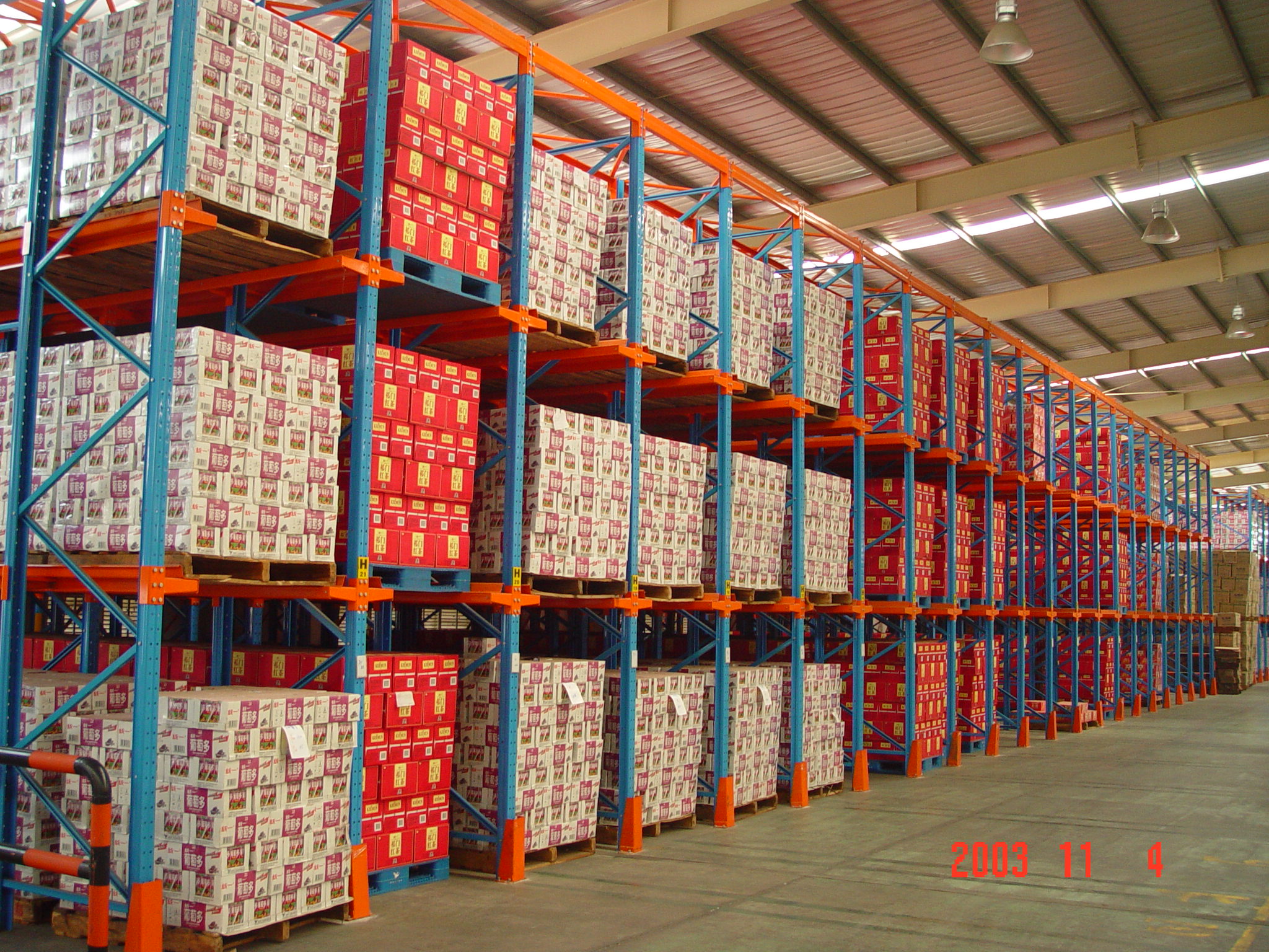 Berkendara di Pallet Racking (2)