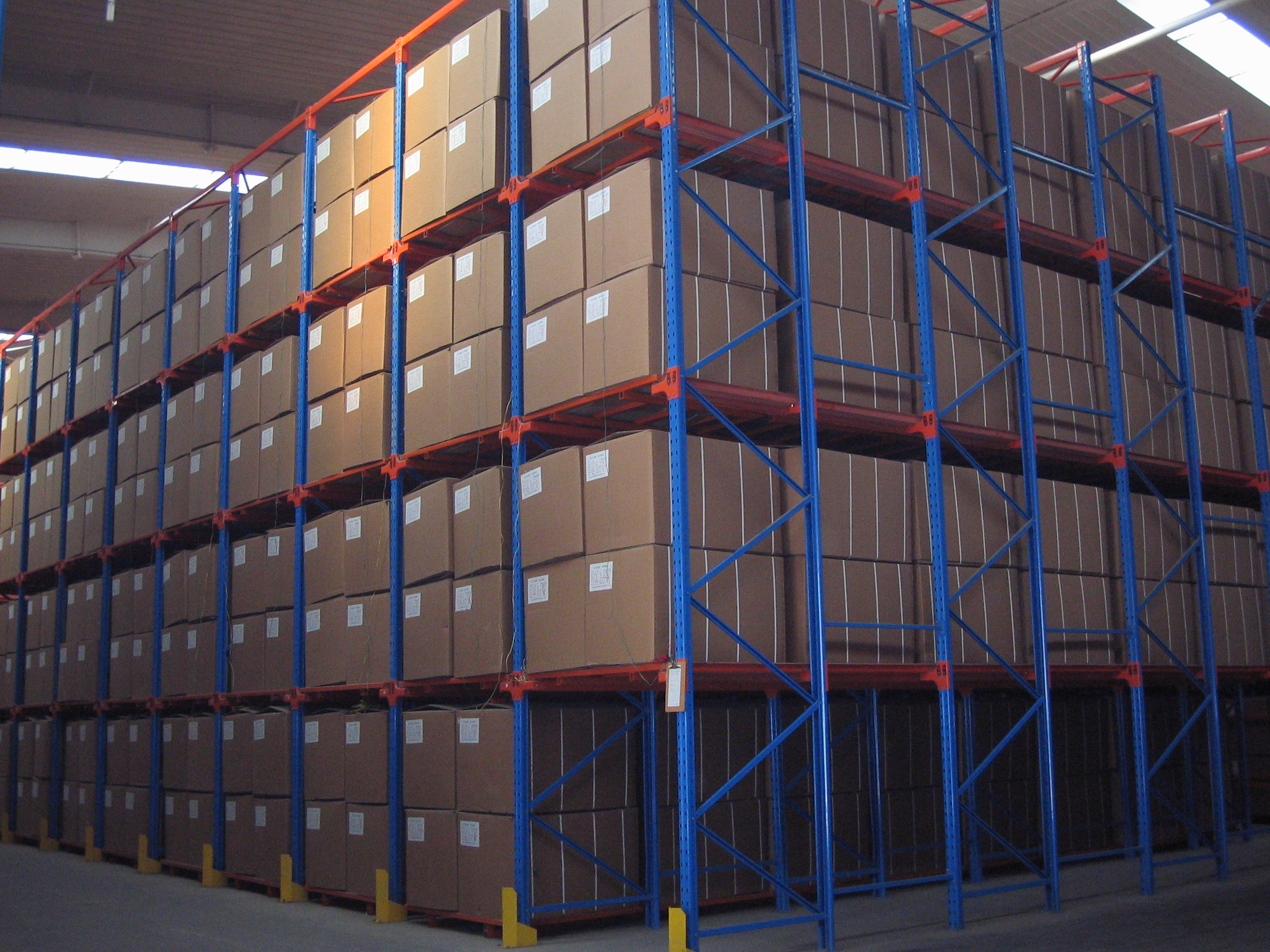 Drive Tanpa Lipat Makanan dalam Style Pallet Racking